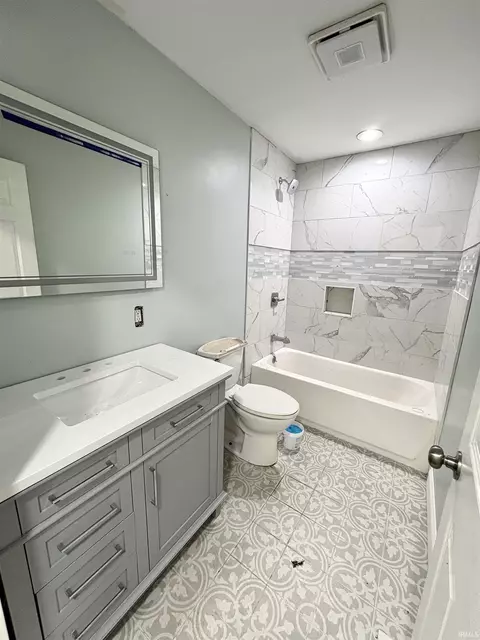 Bath - 2300 S Brown Ave, Bloomington, IN 47403 photo 1 of 3