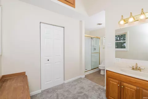 Bath - 715 Eddington Ct, Bloomington, IN 47401 photo 2 of 4