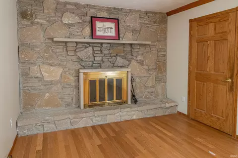 Living - 715 Eddington Ct, Bloomington, IN 47401 photo 7 of 7