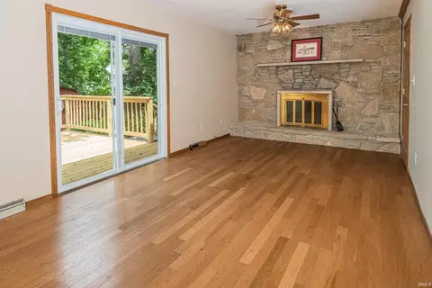 Living - 715 Eddington Ct, Bloomington, IN 47401 photo 6 of 7