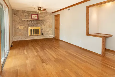 Living - 715 Eddington Ct, Bloomington, IN 47401 photo 5 of 7
