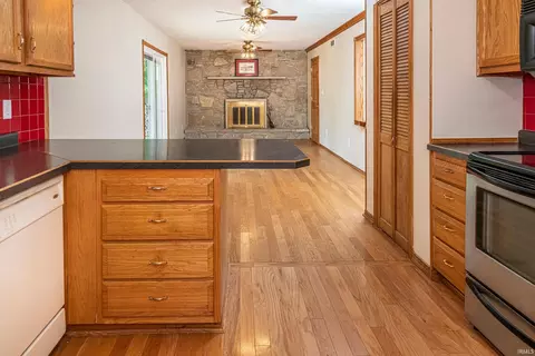 Living - 715 Eddington Ct, Bloomington, IN 47401 photo 4 of 7
