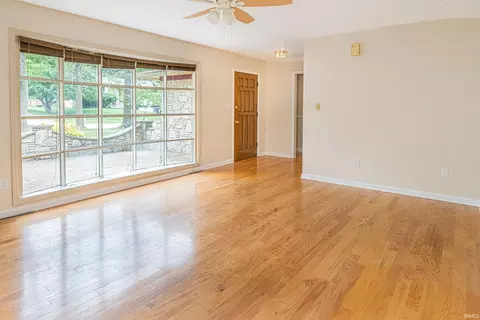 Living - 715 Eddington Ct, Bloomington, IN 47401 photo 2 of 7