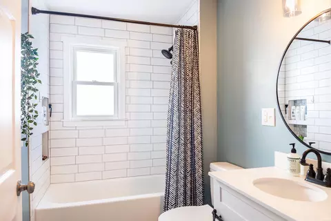 Bath - 604 Crawford St, Mitchell, IN 47446 photo 2 of 2