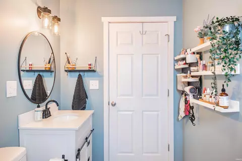 Bath - 604 Crawford St, Mitchell, IN 47446 photo 1 of 2