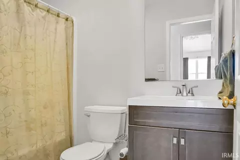 Bath - 2240 S Bent Tree Dr, Bloomington, IN 47401 photo 3 of 3