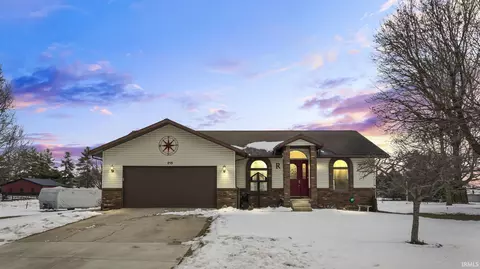 215 S Easterday Dr, Shipshewana, IN 46565