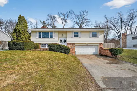 1558 N Bay Dr, Elkhart, IN 46514
