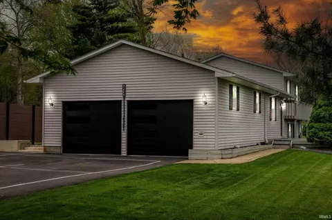 9285 E Sleepy Hollow Pkwy, Cromwell, IN 46732