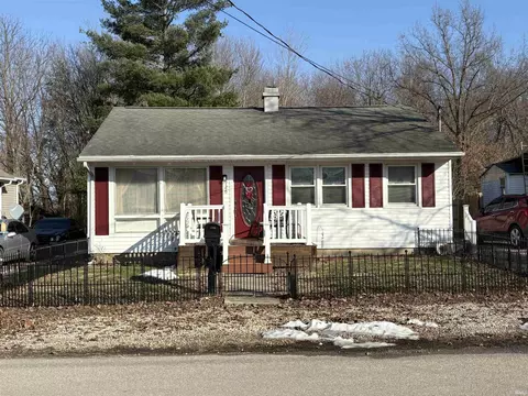 726 S Franklin St, Oakland City, IN 47660