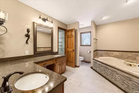 Bath - 3825 E Devonshire Ct, Bloomington, IN 47408 photo 2 of 4