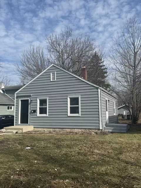 4025 Smith St, Fort Wayne, IN 46806