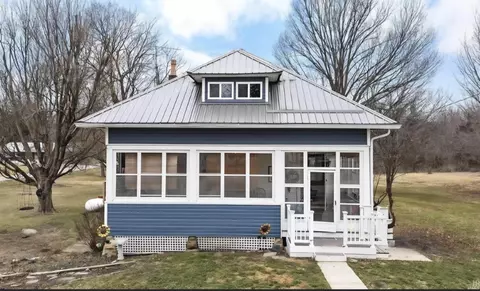 102 N Warren St, West Lebanon, IN 47991