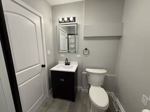 Bath - 817 Eckman St, South Bend, IN 46614 photo 3 of 3