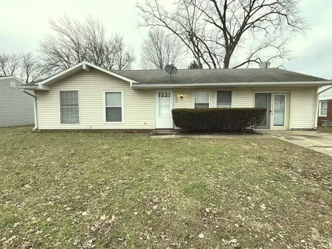 1333 Southlea Dr, South Bend, IN 46628