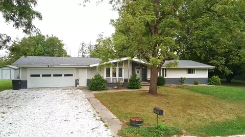 Exterior - 1009 E 4th St, Fowler, IN 47944 photo 2 of 9