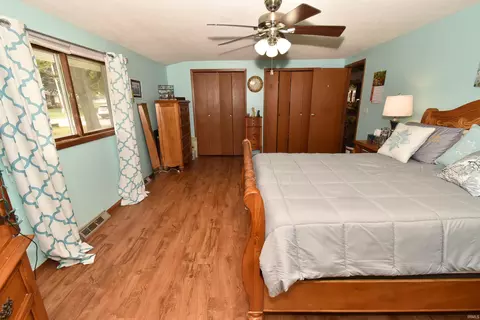 Bedroom - 1009 E 4th St, Fowler, IN 47944 photo 2 of 6