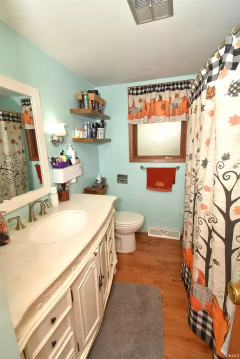 Bath - 1009 E 4th St, Fowler, IN 47944 photo 3 of 4