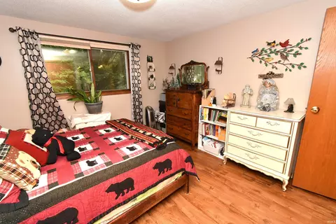 Bedroom - 1009 E 4th St, Fowler, IN 47944 photo 5 of 6
