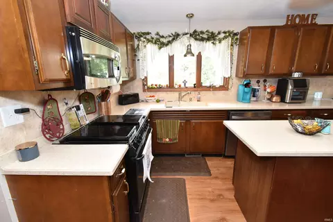 Kitchen - 1009 E 4th St, Fowler, IN 47944 photo 3 of 3