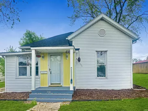 318 W 10th St, Bicknell, IN 47512