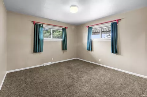 Bedroom - 1609 N Jackson St, Jasper, IN 47546 photo 4 of 6