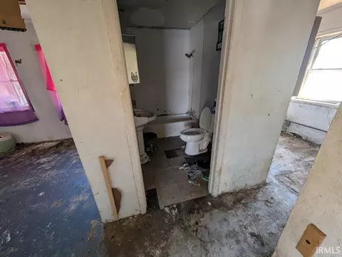 Bath - 1871 Dixie Hwy, Mitchell, IN 47446 photo 1 of 2
