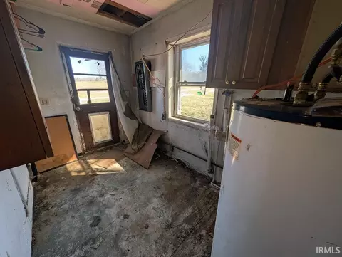 Entry Way - 1871 Dixie Hwy, Mitchell, IN 47446 photo 1 of 1