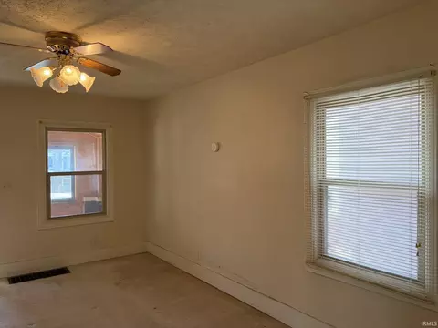262 E 6th St, Peru, IN 46970 photo 7