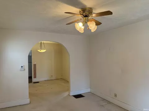 262 E 6th St, Peru, IN 46970 photo 3