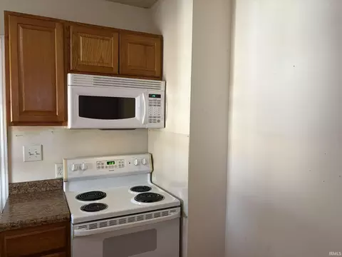 262 E 6th St, Peru, IN 46970 photo 8
