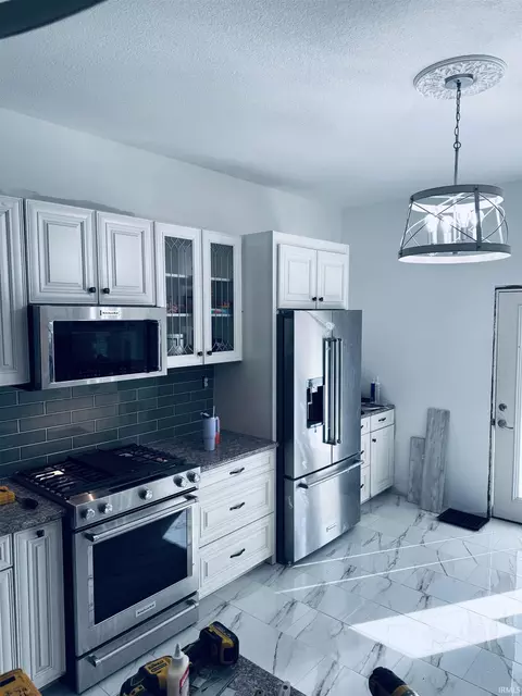 Kitchen - 415 E Washington St, Sullivan, IN 47882 photo 1 of 2