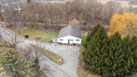117 Woodruff Rd, Wolcottville, IN 46795