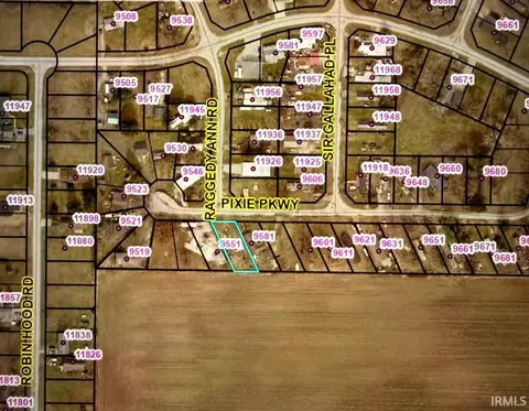 9561 E Pixie Pkwy, Cromwell, IN 46732 photo 2