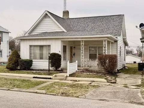 321 SE 7th St, Washington, IN 47501
