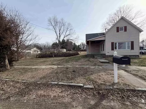 617 S Main St, Owensville, IN 47665