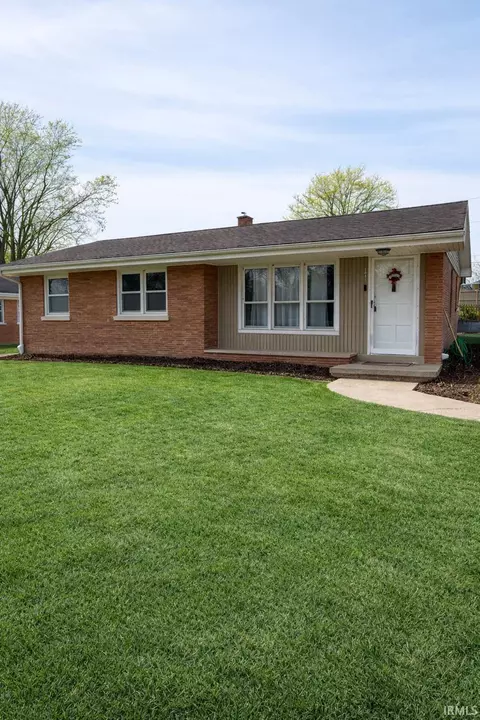 1014 N Vine St, Boonville, IN 47601