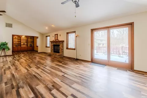 Living - 1452 Inez St, Wabash, IN 46992 photo 6 of 10
