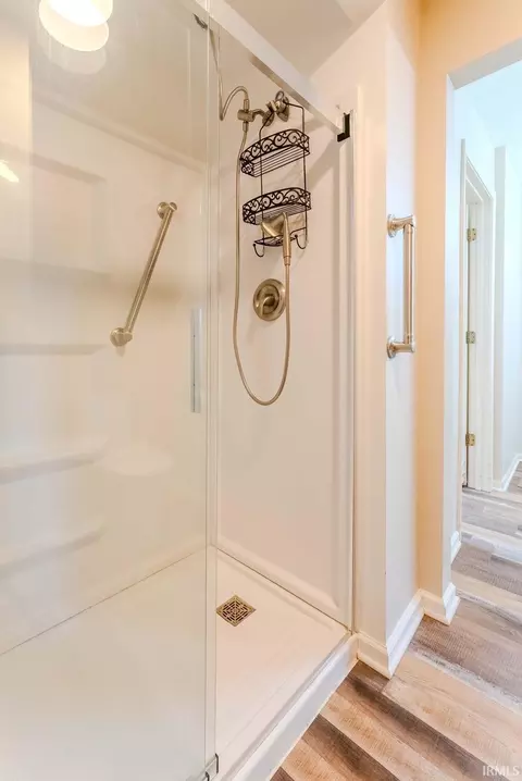 Bath - 1452 Inez St, Wabash, IN 46992 photo 2 of 3