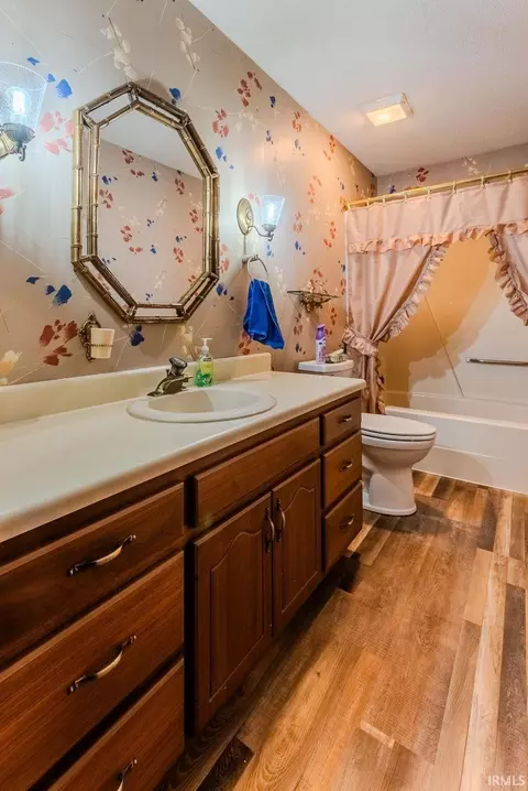 Bath - 1452 Inez St, Wabash, IN 46992 photo 3 of 3