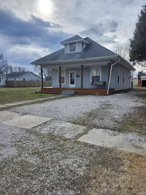 613 S Washington St, Jasonville, IN 47438