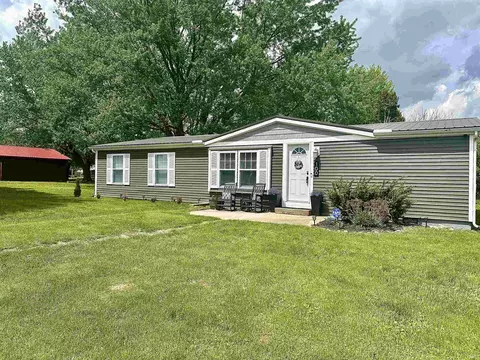 100 W Dutch St, Wolcottville, IN 46795