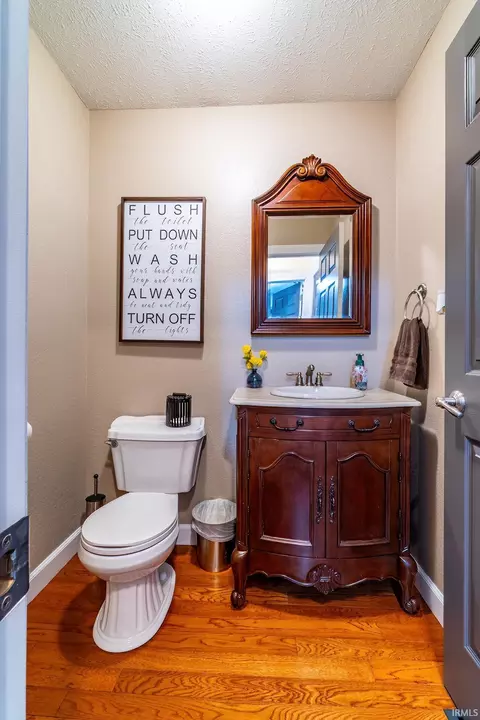 Bath - 4347 E Fox Run Dr, Syracuse, IN 46567 photo 1 of 6