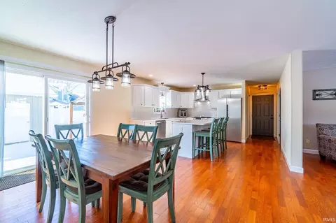 Dining - 4347 E Fox Run Dr, Syracuse, IN 46567 photo 2 of 2