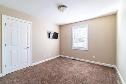 Bedroom - 4347 E Fox Run Dr, Syracuse, IN 46567 photo 4 of 4