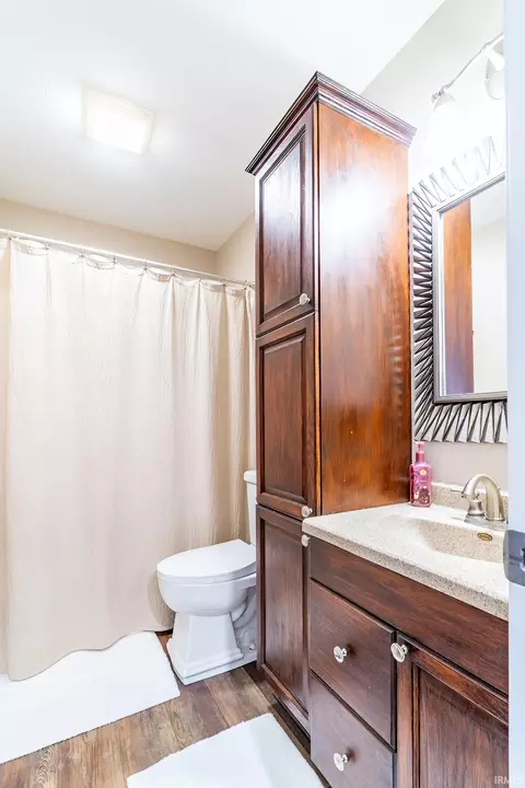 Bath - 4347 E Fox Run Dr, Syracuse, IN 46567 photo 5 of 6