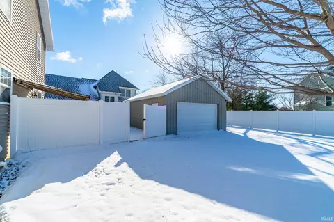 Exterior - 4347 E Fox Run Dr, Syracuse, IN 46567 photo 2 of 4