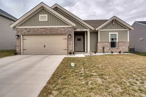 2727 Willow Creek Dr, Evansville, IN 47712