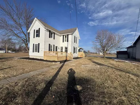 813 N Randolph St, Garrett, IN 46738