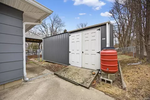 Exterior - 4527 E Deckard Dr, Bloomington, IN 47408 photo 3 of 10
